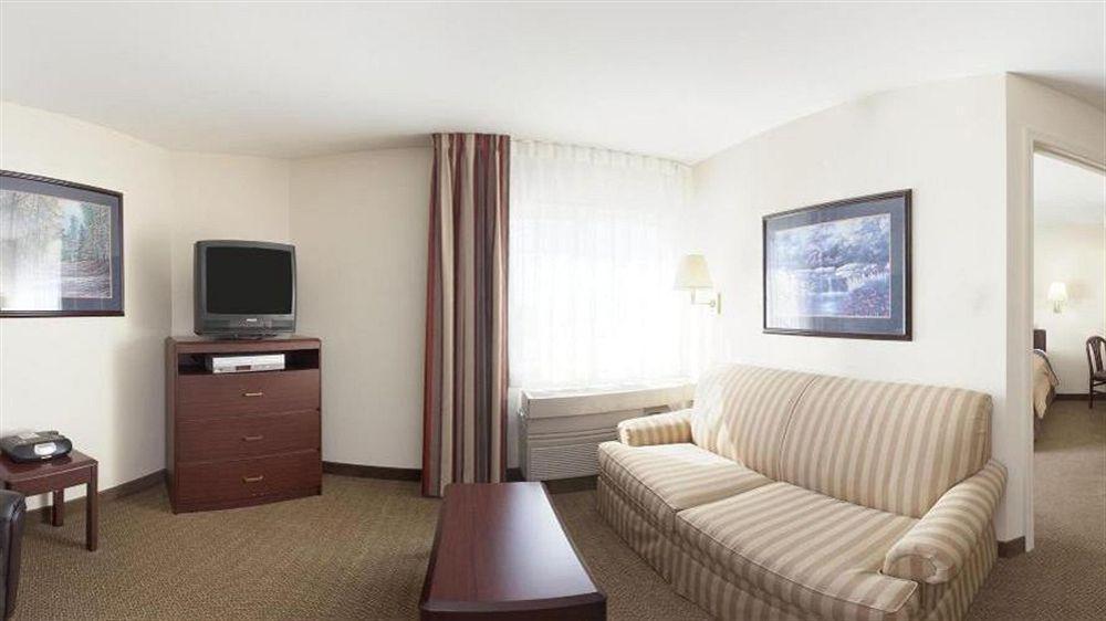 Sonesta Simply Suites St Louis Earth City Exterior photo