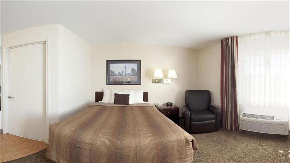 Sonesta Simply Suites St Louis Earth City Exterior photo