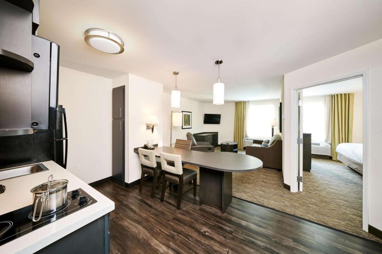 Sonesta Simply Suites St Louis Earth City Exterior photo