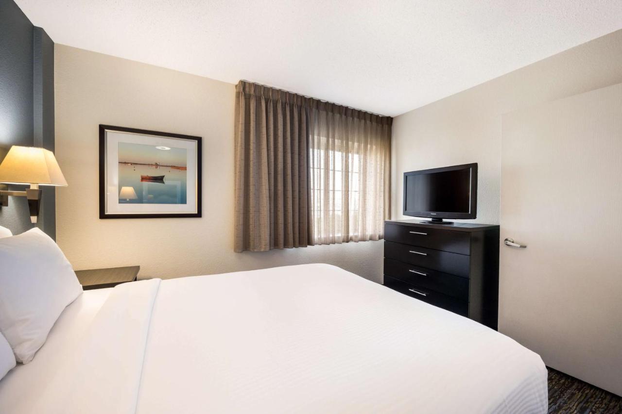 Sonesta Simply Suites St Louis Earth City Exterior photo