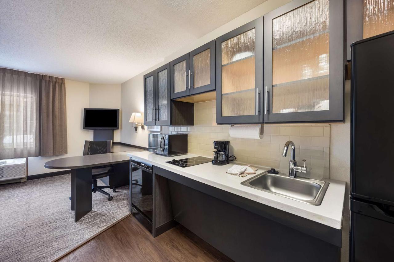 Sonesta Simply Suites St Louis Earth City Exterior photo