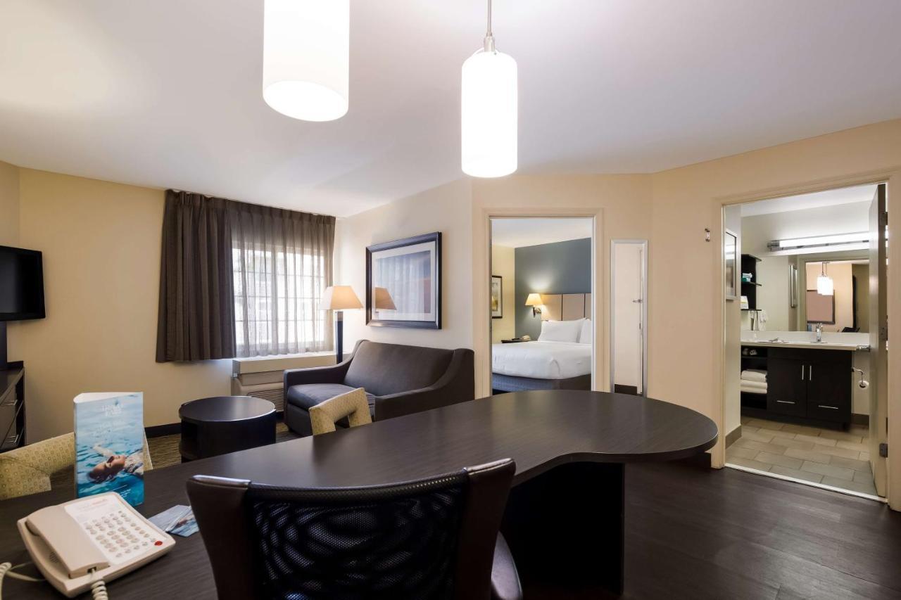 Sonesta Simply Suites St Louis Earth City Exterior photo
