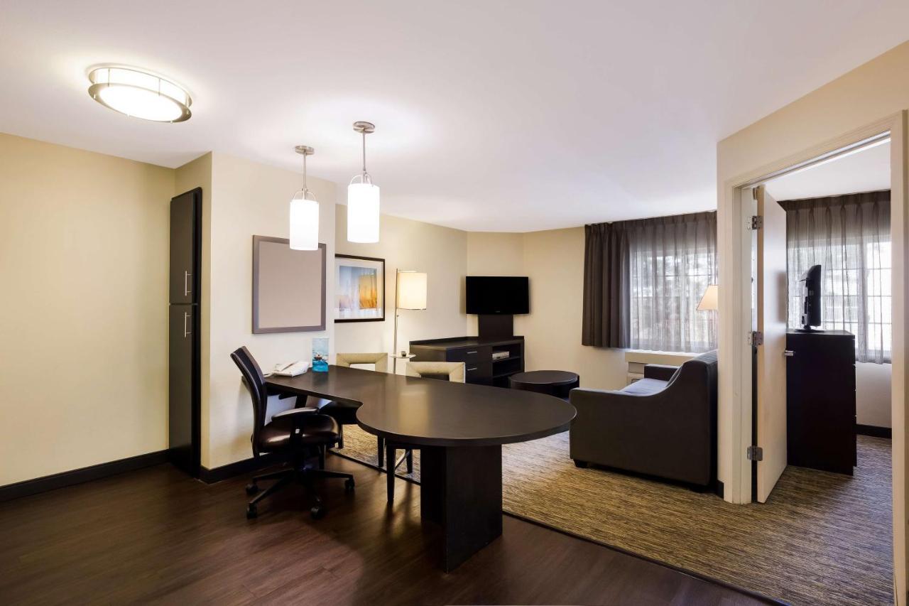 Sonesta Simply Suites St Louis Earth City Exterior photo