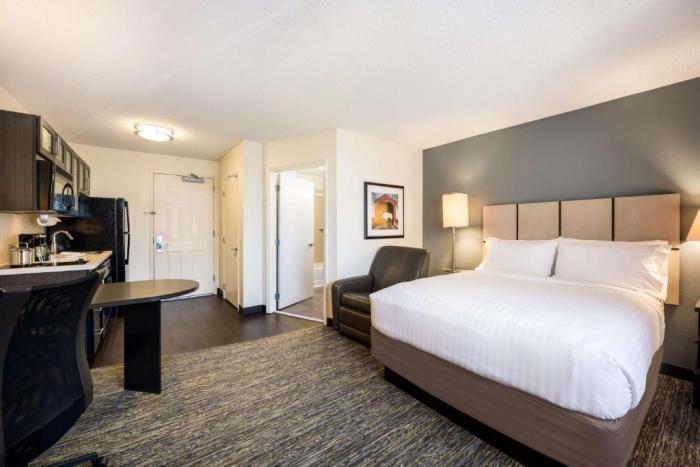 Sonesta Simply Suites St Louis Earth City Room photo
