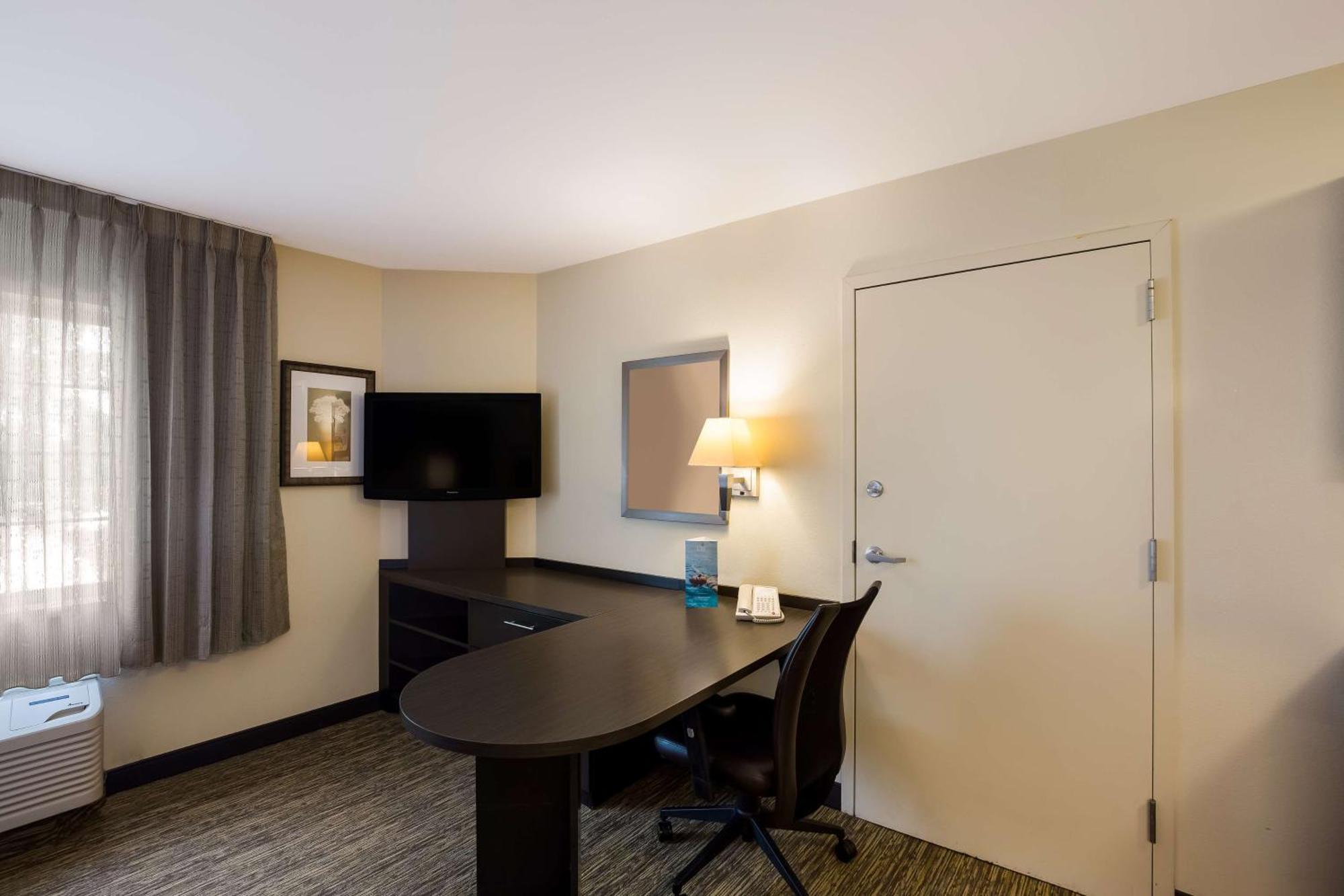 Sonesta Simply Suites St Louis Earth City Exterior photo