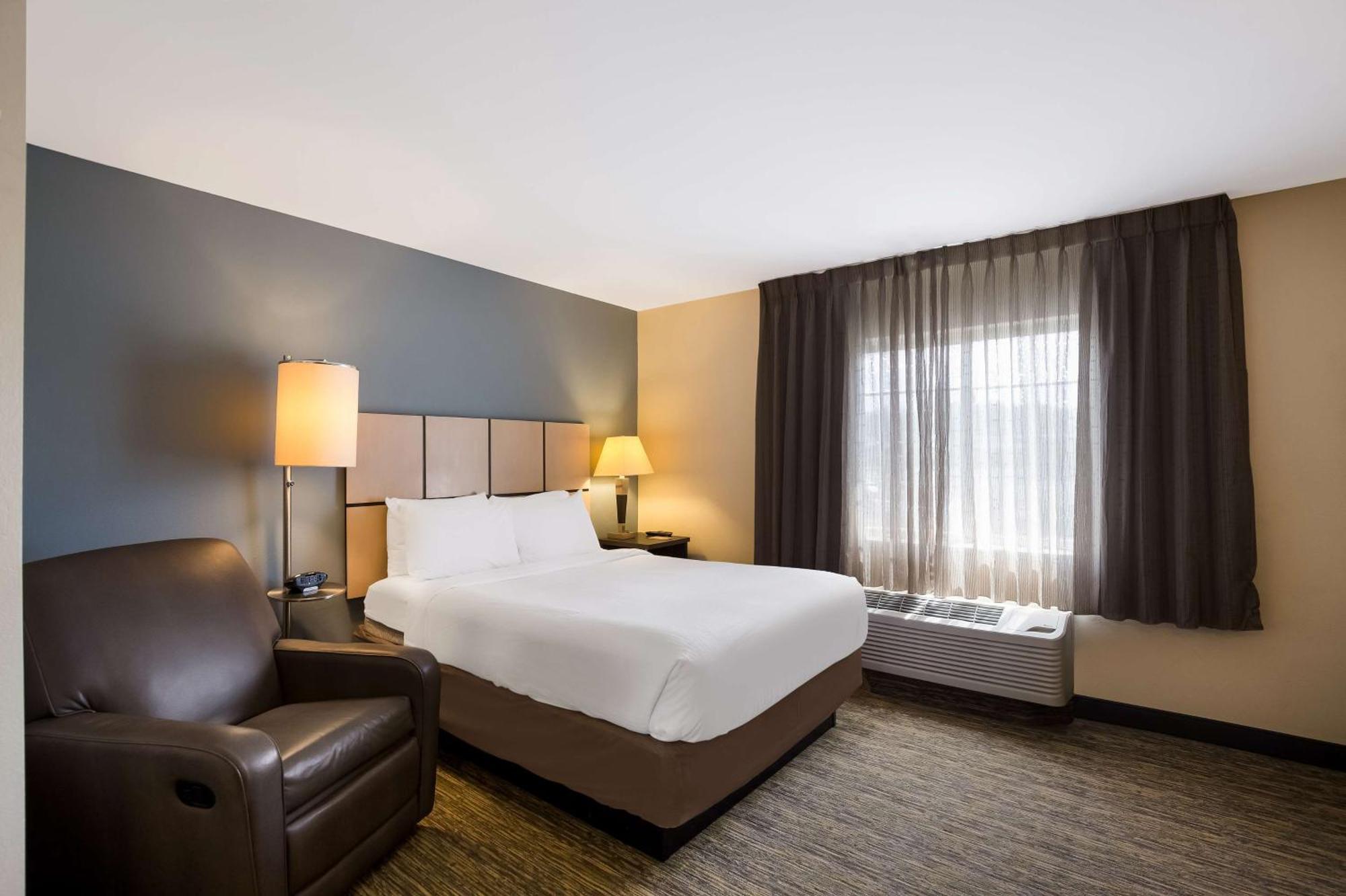 Sonesta Simply Suites St Louis Earth City Exterior photo