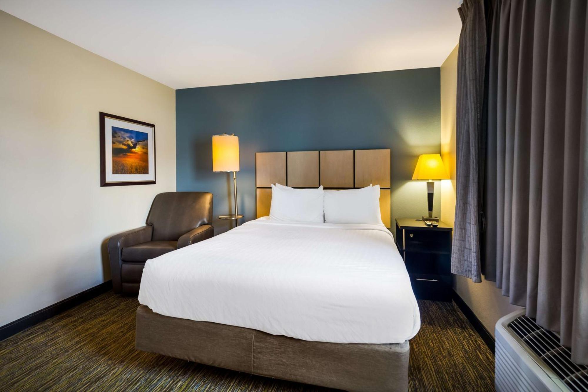 Sonesta Simply Suites St Louis Earth City Exterior photo