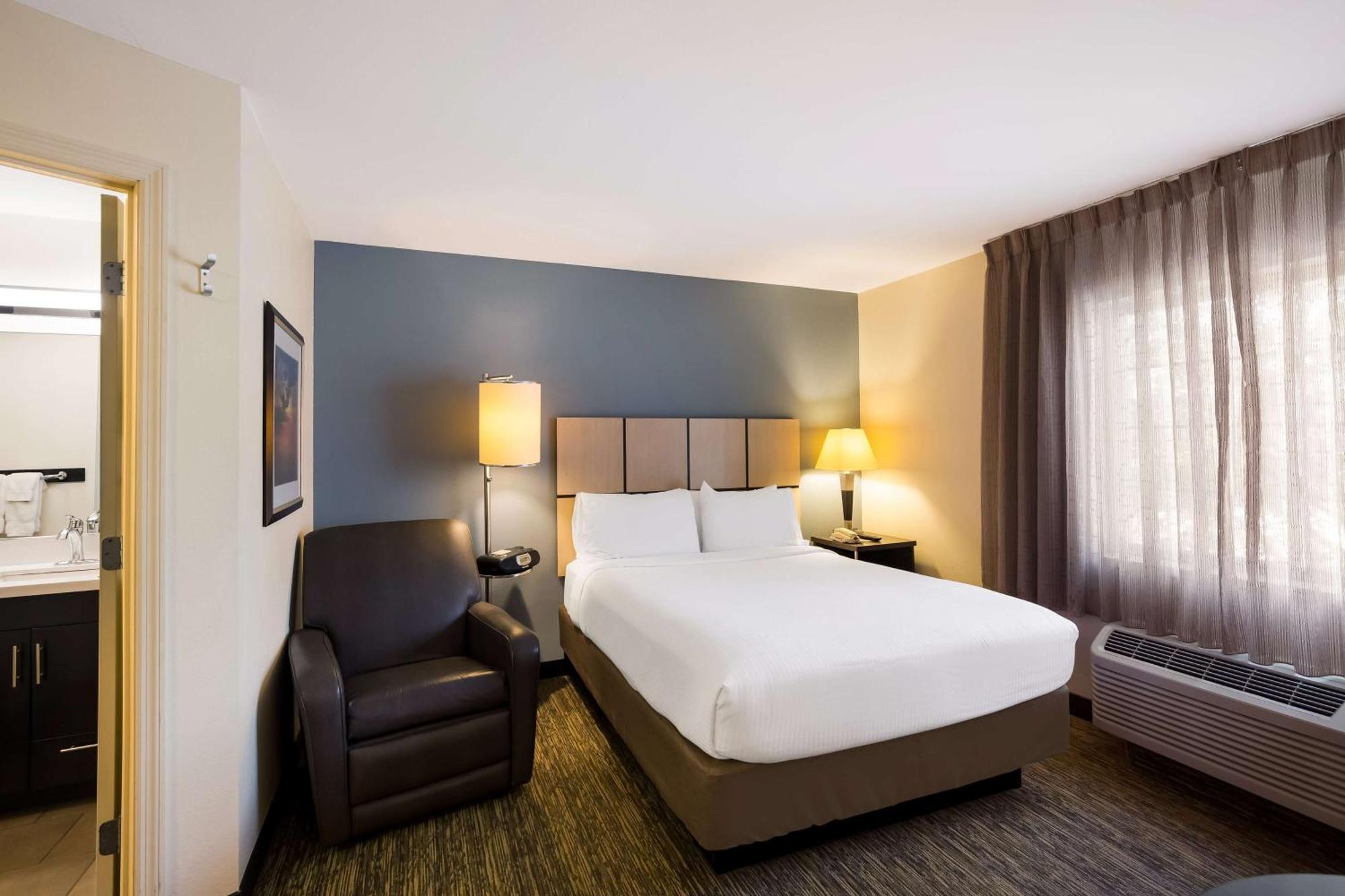 Sonesta Simply Suites St Louis Earth City Exterior photo