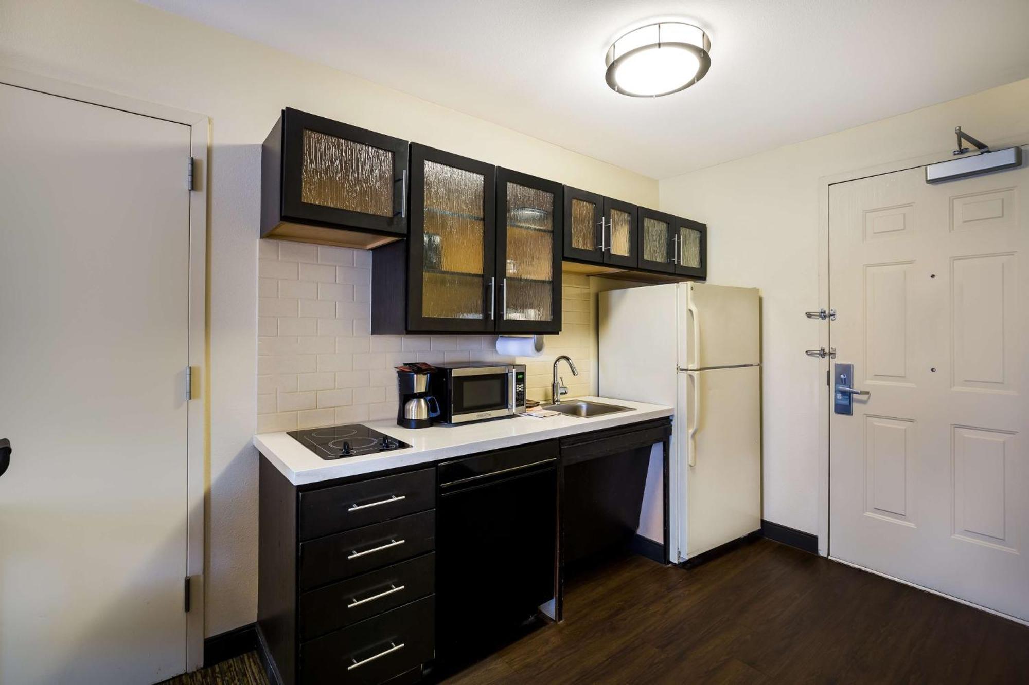 Sonesta Simply Suites St Louis Earth City Exterior photo