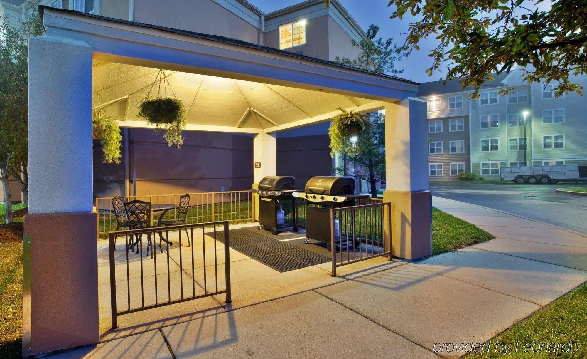 Sonesta Simply Suites St Louis Earth City Exterior photo