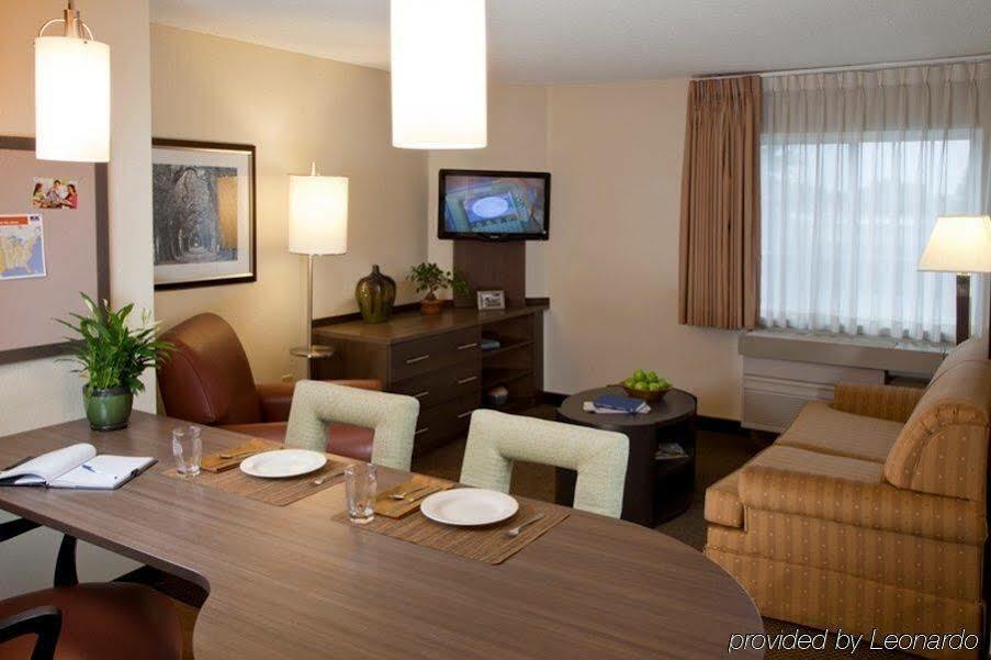 Sonesta Simply Suites St Louis Earth City Exterior photo